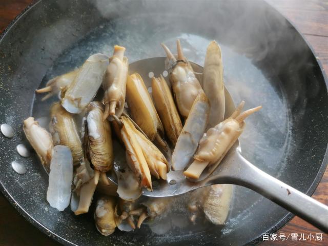 這個海鮮被稱作“小人仙”,肉質肥美,用這個方法做,一盤不夠吃 這個海鮮被稱作“小人仙”,肉質肥美,用這個方法做,一盤不夠吃
